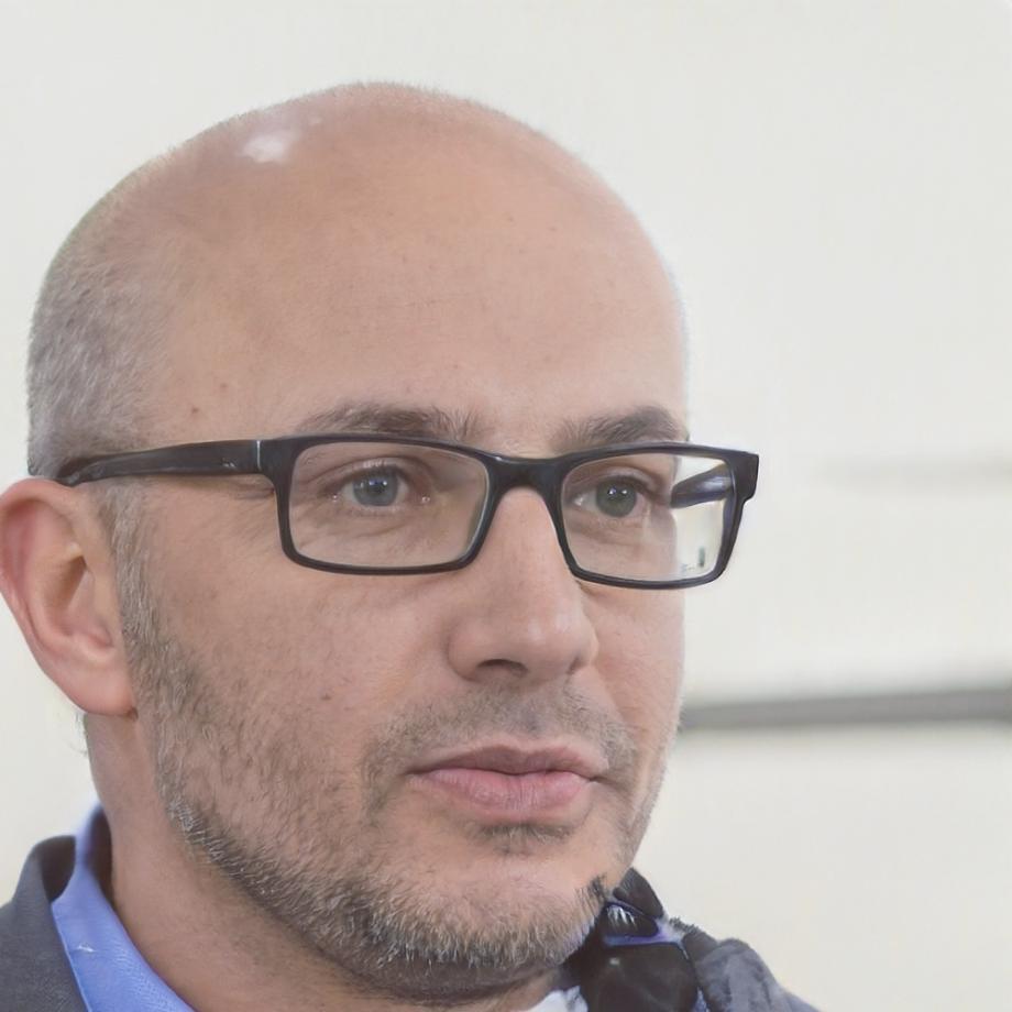 Dott. Lazzaro Molinari, psicologo clinico specializzato in consulenza individuale